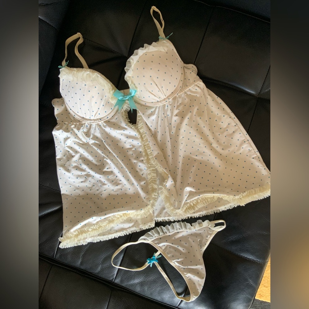 Victoria’s Secret Polka Dot Flyaway Peekaboo Babydoll w/ G String Set